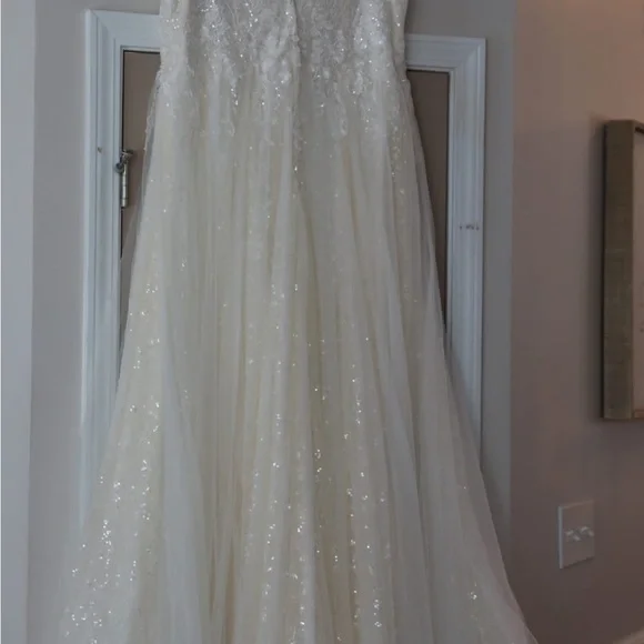 This wedding dress is a size 20. Brand New and had never been worn before.